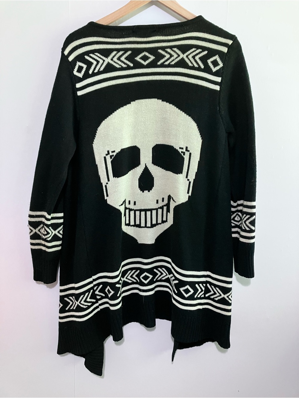 Black and White Skull Open Front Cardigan Size Large - Picture 2 of 5